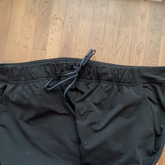 Lululemon cropped pants - Picture 2 of 3